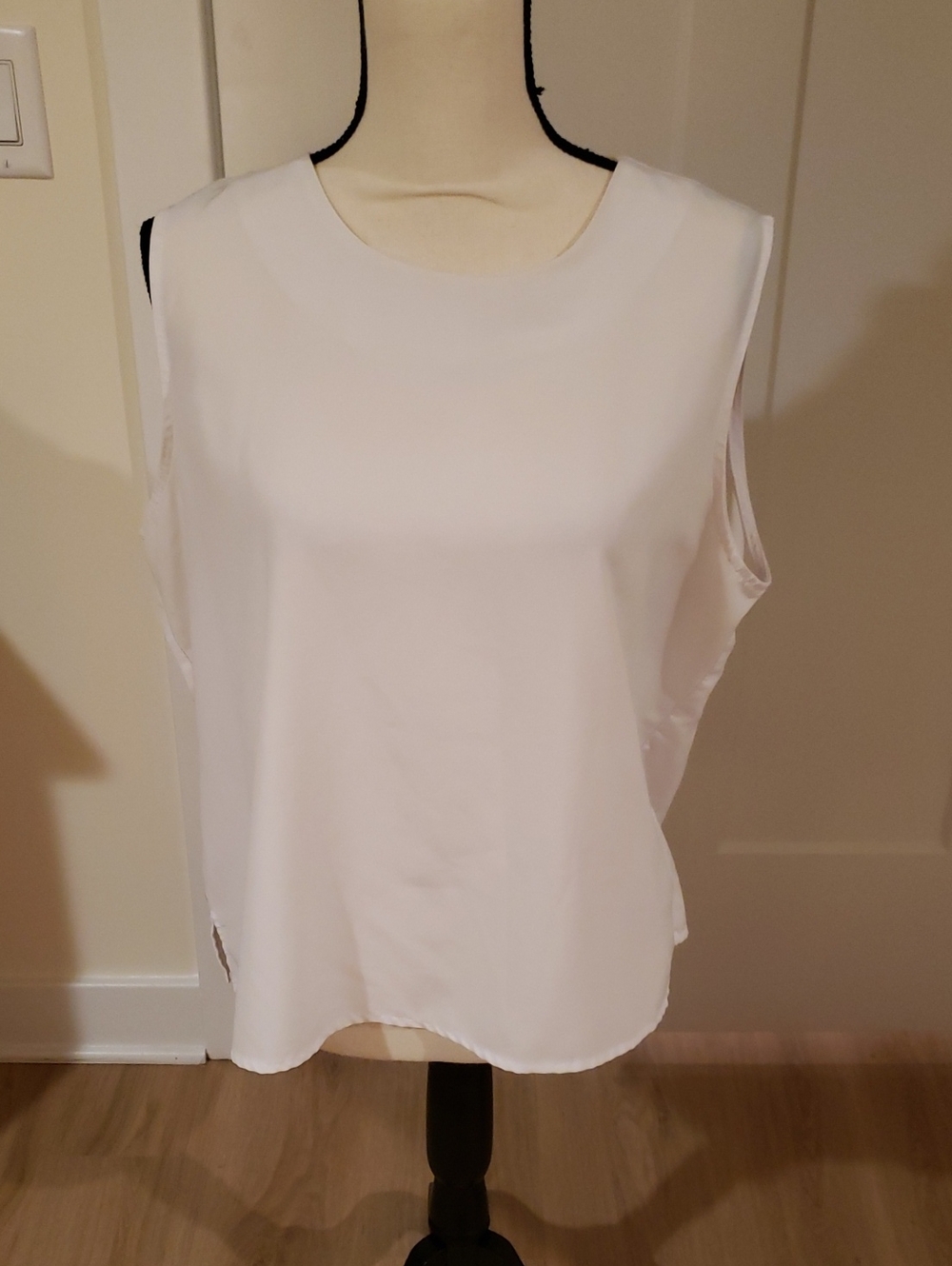 Classic White Sleeveless Women's Blouse Kim Rogers Signature Collection